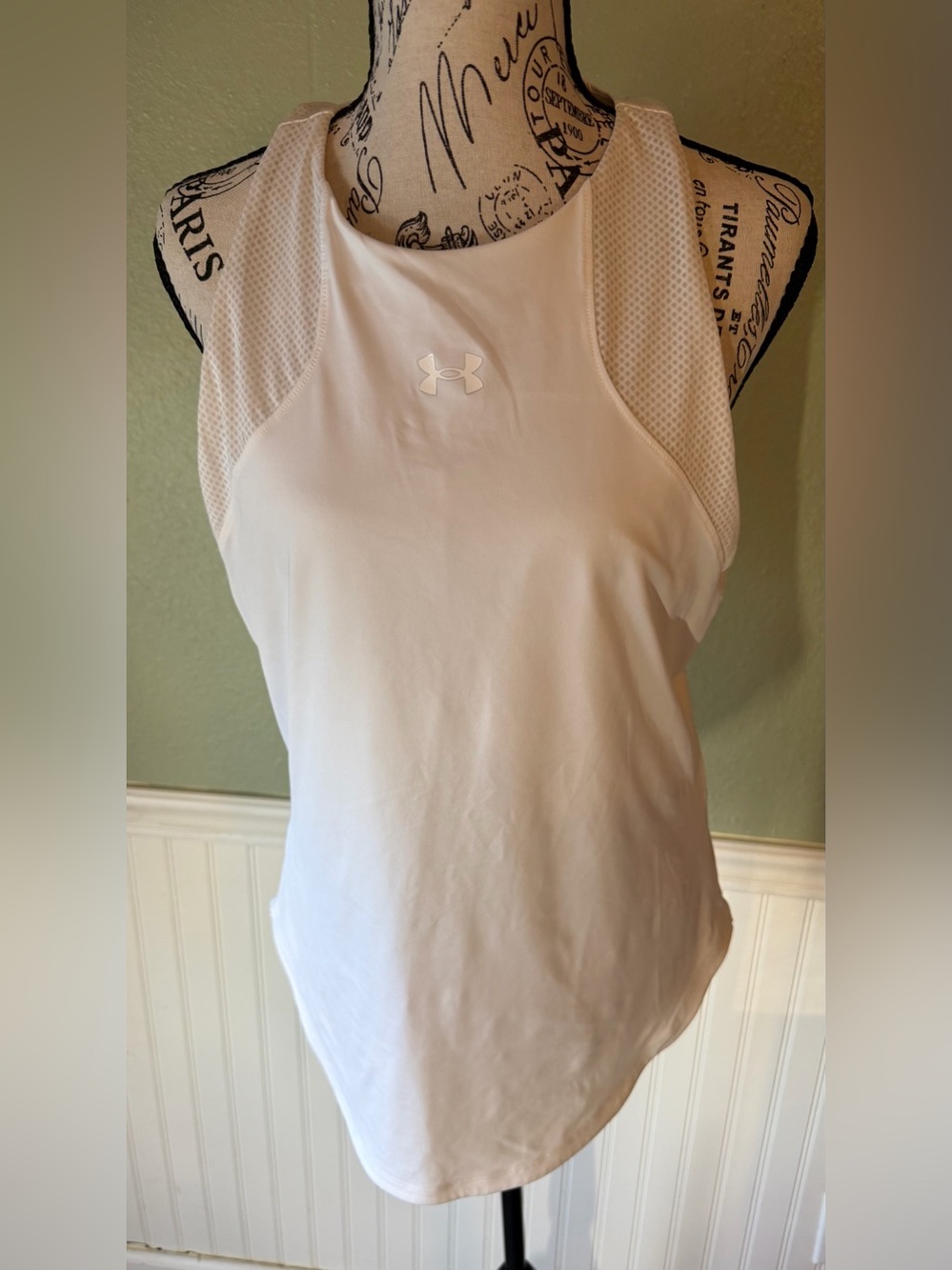 Under Armour Heat Gear White Women's Athletic Tank Top.